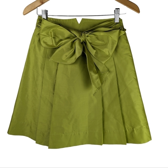 Trina Turk SILK Green Pleated Bow Front A-Line Goblincore Mini Skirt Size S - Picture 1 of 11